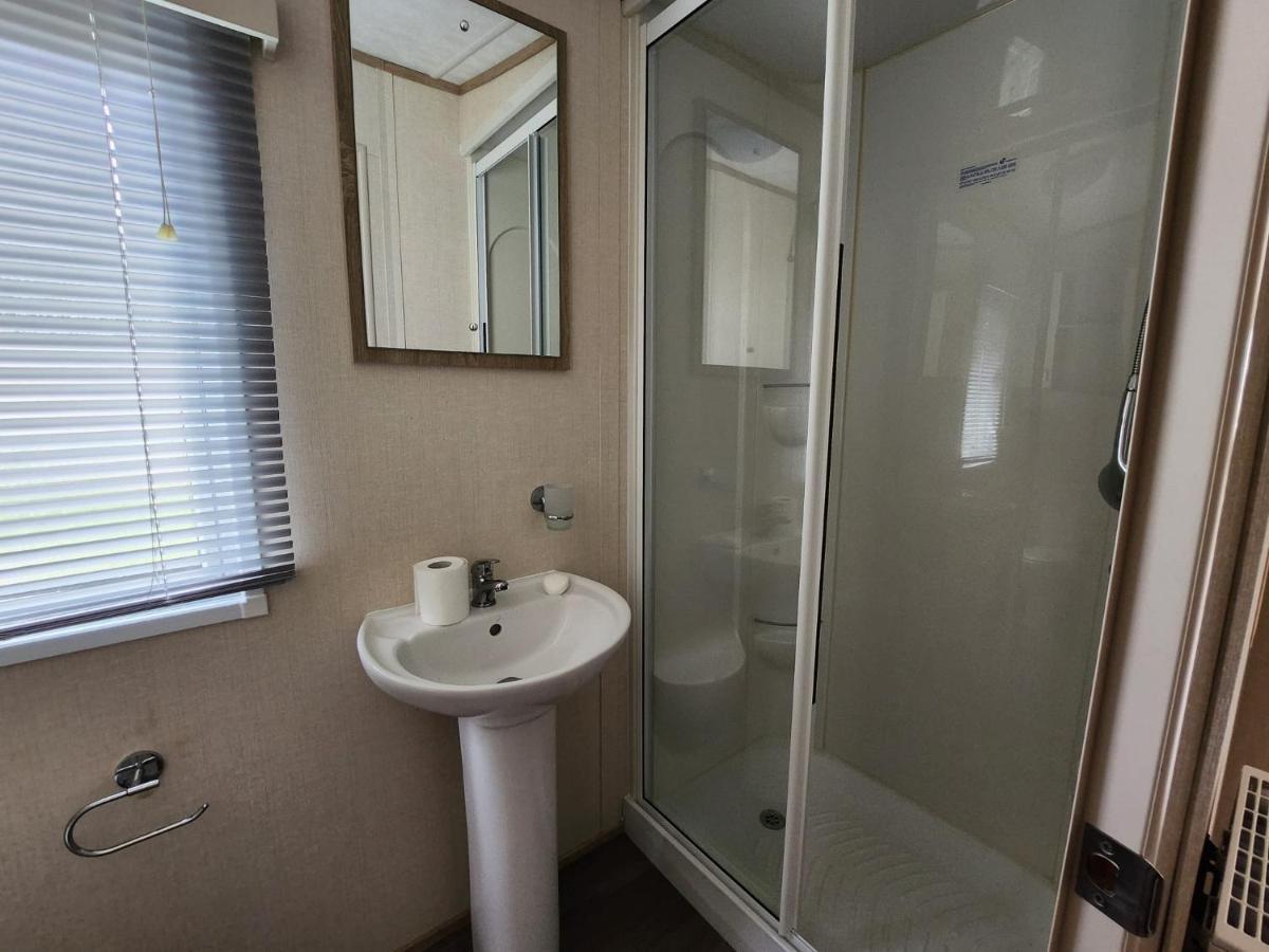 D & A Short Breaks - St Margarets Bay, Dover Hotel Saint Margaret's at Cliffe Bagian luar foto