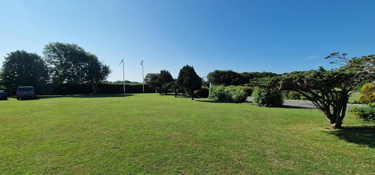 D & A Short Breaks - St Margarets Bay, Dover Hotel Saint Margaret's at Cliffe Bagian luar foto