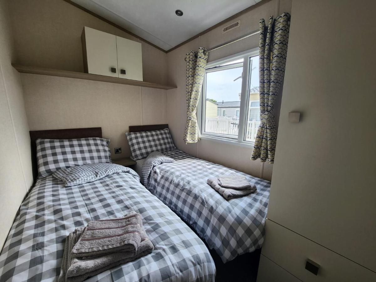 D & A Short Breaks - St Margarets Bay, Dover Hotel Saint Margaret's at Cliffe Bagian luar foto